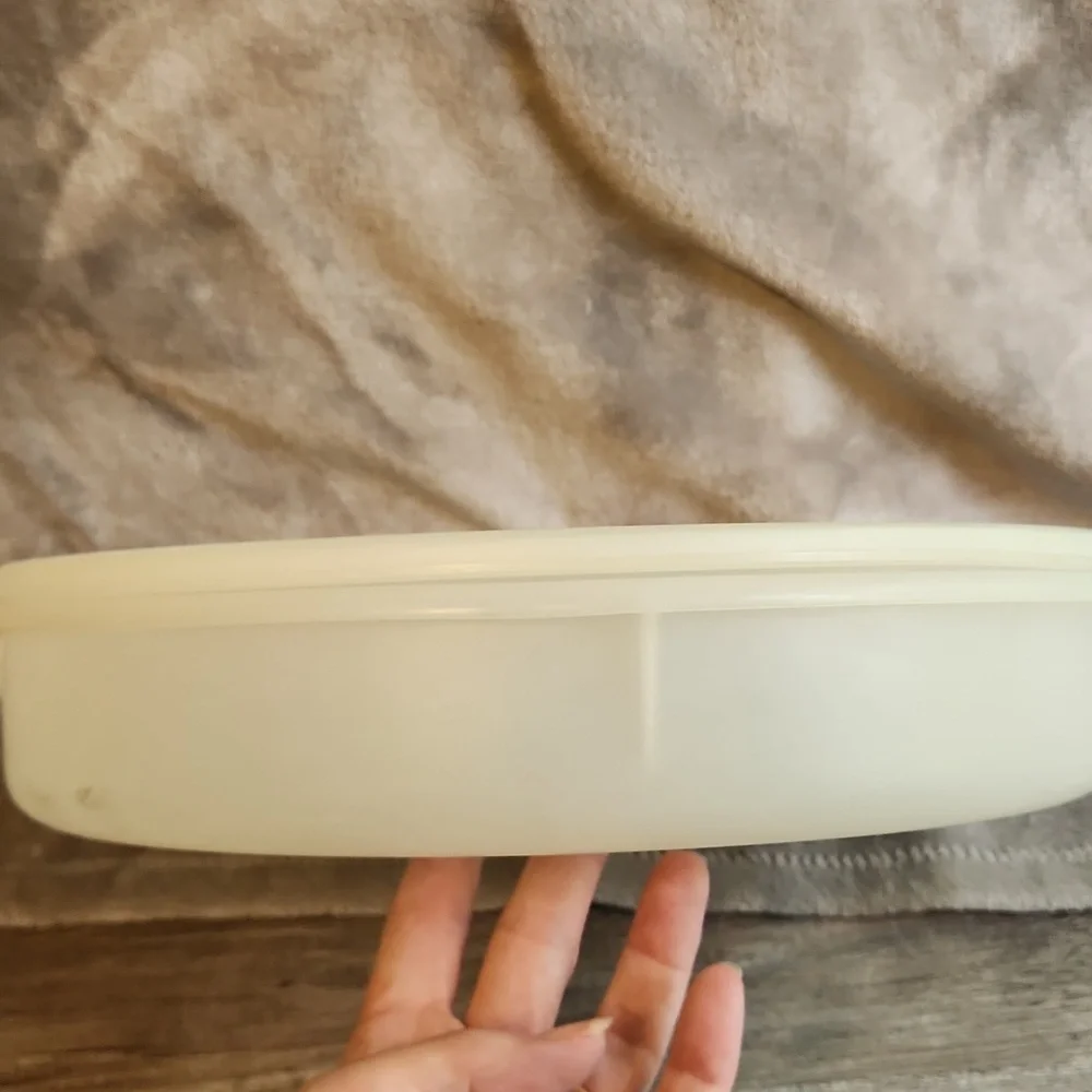 Round Tupperware Vintage 12
